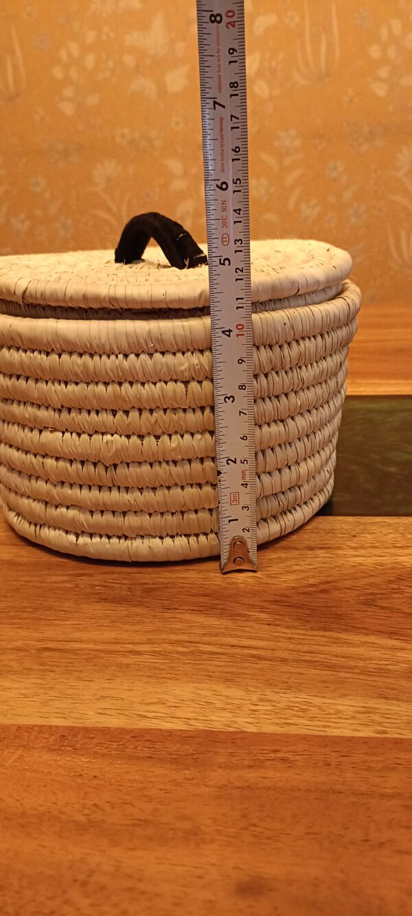Multipurpose Round Box with lid- Sabai Art Handwoven Basket - (7" diameter * 4" height) - 1 Piece - Image 2
