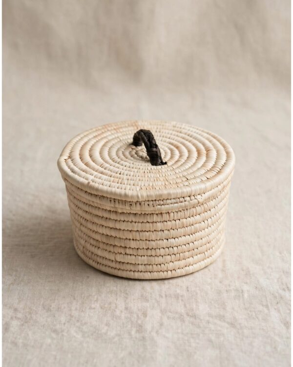 Multipurpose Round Box with lid- Sabai Art Handwoven Basket - (7" diameter * 4" height) - 1 Piece