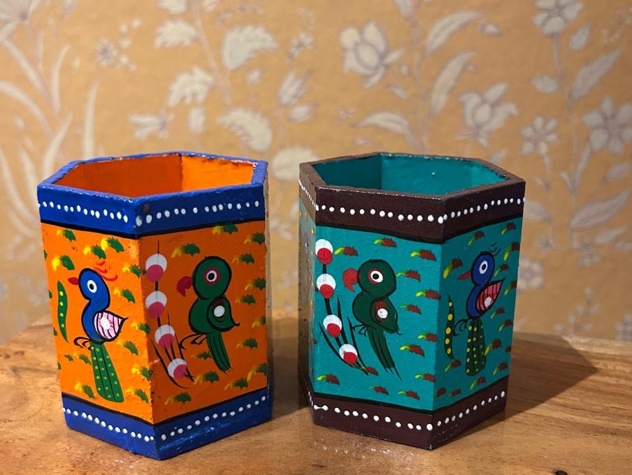 Handcrafted Wooden Lacquered Pen Stand with Bird Motif – Beautifully Painted (Approx. 3.5")) - Assorted Colour - Image 3