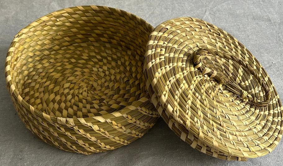 Round Basket with Lid - 8" x 3" Handmade Sabai Art Basket - 1 Piece - Image 7