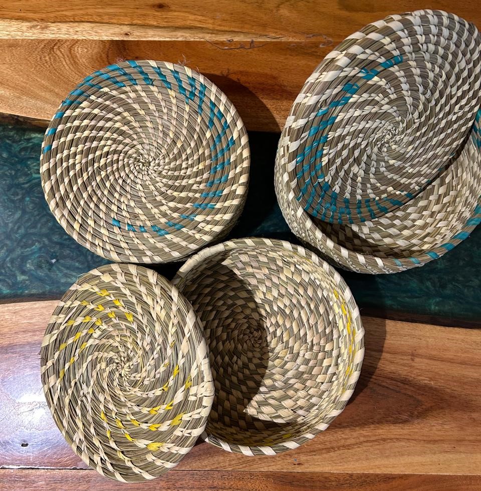 Round Basket with Lid - 8" x 3" Handmade Sabai Art Basket - 1 Piece - Image 2